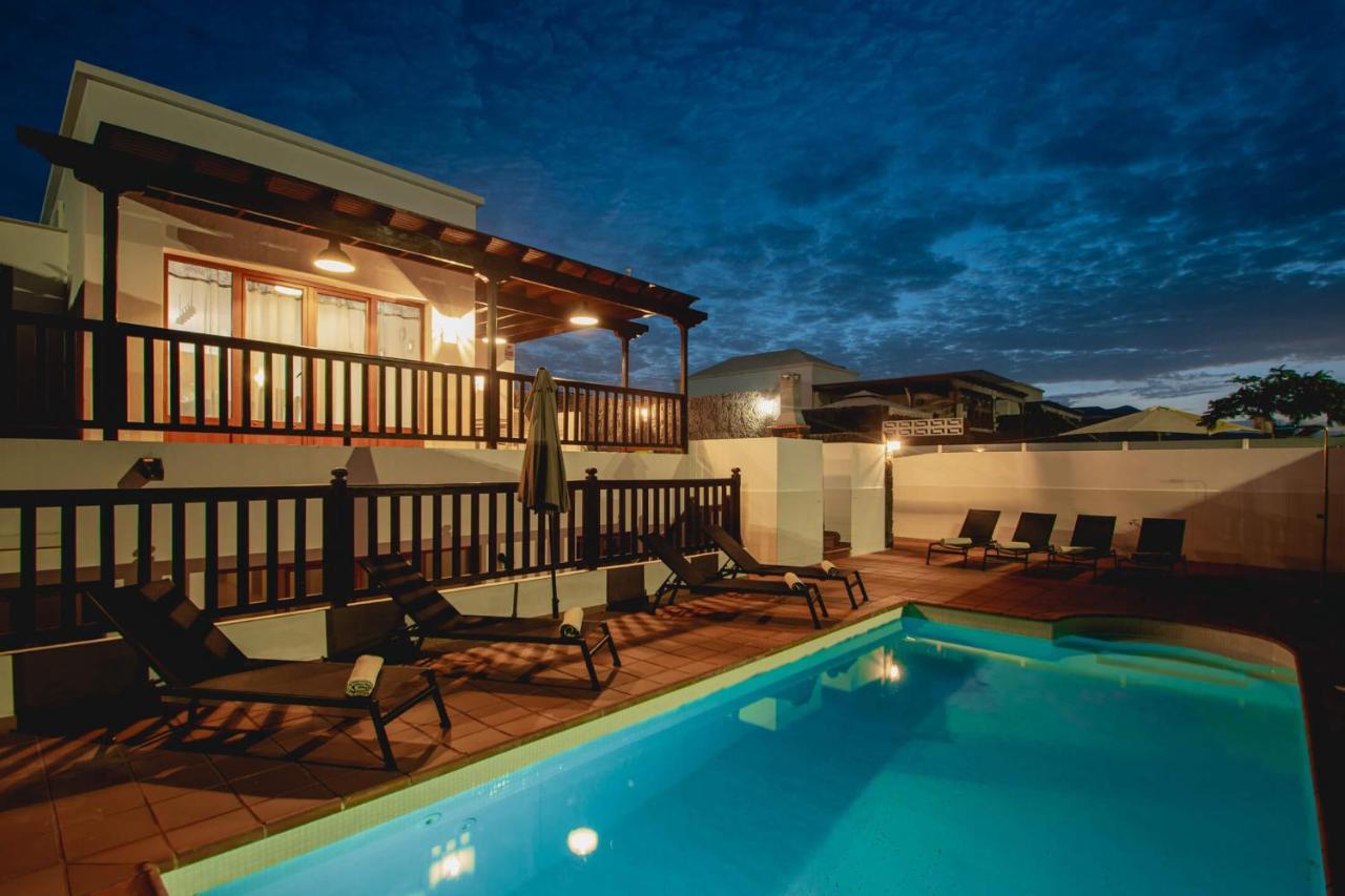 Stylish 6 Bedroom Villa Princesa - Hot Tub - Heated Pool - Near Beach & Waterparks Плая Бланка Екстериор снимка